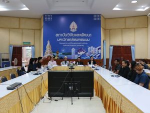 สถาบันวิจัยและพัฒนา มหาวิทยาลัยนครพนม ต้อนรับนายกสภามหาวิทยาลัยนครพนม และคณะผู้บริหารมหาวิทยาลัย img 5013