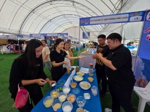 คลินิกเทคโนโลยี มหาวิทยาลัยนครพนม ร่วมจัดบูธ workshop งาน “ธงฟ้าราคาประหยัดลดค่าครองชีพ ปี 2569” และ “มหกรรมธงฟ้าขับเคลื่อนเศรษฐกิจภูมิภาคจังหวัดกับกระทรวงพาณิชย์ line album 2026.8.3 260803 14