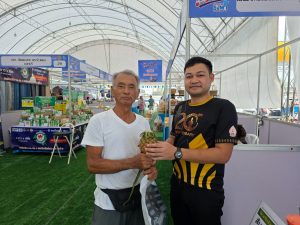 คลินิกเทคโนโลยี มหาวิทยาลัยนครพนม ร่วมจัดบูธ workshop งาน “ธงฟ้าราคาประหยัดลดค่าครองชีพ ปี 2569” และ “มหกรรมธงฟ้าขับเคลื่อนเศรษฐกิจภูมิภาคจังหวัดกับกระทรวงพาณิชย์ line album 2026.8.3 260803 17