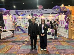 ศูนย์ประสานงาน อพ.สธ. มหาวิทยาลัยนครพนม ร่วมจัดแสดงนิทรรศการและรับเสด็จฯ กรมสมเด็จพระเทพรัตนราชสุดาฯ ในงานประชุมวิชาการและนิทรรศการสวนพฤกษศาสตร์โรงเรียนฯ ระดับภูมิภาค ครั้งที่ 9 4
