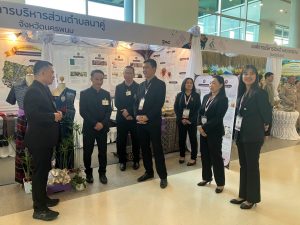 ศูนย์ประสานงาน อพ.สธ. มหาวิทยาลัยนครพนม ร่วมจัดแสดงนิทรรศการและรับเสด็จฯ กรมสมเด็จพระเทพรัตนราชสุดาฯ ในงานประชุมวิชาการและนิทรรศการสวนพฤกษศาสตร์โรงเรียนฯ ระดับภูมิภาค ครั้งที่ 9 line album 121069 261012 52