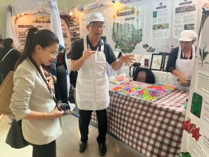 ศูนย์ประสานงาน อพ.สธ. มหาวิทยาลัยนครพนม เข้าร่วมการประชุมวิชาการและนิทรรศการสวนพฤกษศาสตร์โรงเรียนฯ ระดับภูมิภาค ครั้งที่ 9 line album 141069 261014 13