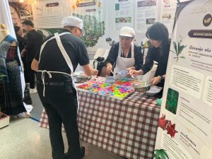 ศูนย์ประสานงาน อพ.สธ. มหาวิทยาลัยนครพนม เข้าร่วมการประชุมวิชาการและนิทรรศการสวนพฤกษศาสตร์โรงเรียนฯ ระดับภูมิภาค ครั้งที่ 9 line album 141069 261014 20