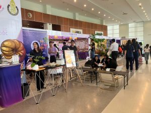 ศูนย์ประสานงาน อพ.สธ. มหาวิทยาลัยนครพนม เข้าร่วมการประชุมวิชาการและนิทรรศการสวนพฤกษศาสตร์โรงเรียนฯ ระดับภูมิภาค ครั้งที่ 9 line album 151069 261015 1