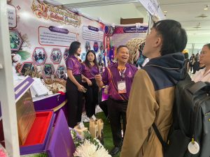 ศูนย์ประสานงาน อพ.สธ. มหาวิทยาลัยนครพนม เข้าร่วมการประชุมวิชาการและนิทรรศการสวนพฤกษศาสตร์โรงเรียนฯ ระดับภูมิภาค ครั้งที่ 9 line album 151069 261015 24