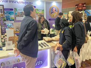 ศูนย์ประสานงาน อพ.สธ. มหาวิทยาลัยนครพนม เข้าร่วมการประชุมวิชาการและนิทรรศการสวนพฤกษศาสตร์โรงเรียนฯ ระดับภูมิภาค ครั้งที่ 9 line album 151069 261015 7