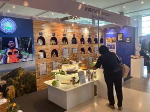 ศูนย์ประสานงาน อพ.สธ. มหาวิทยาลัยนครพนม เข้าร่วมการประชุมวิชาการและนิทรรศการสวนพฤกษศาสตร์โรงเรียนฯ ระดับภูมิภาค ครั้งที่ 9 line album 161069 261016 15