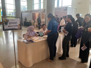 ศูนย์ประสานงาน อพ.สธ. มหาวิทยาลัยนครพนม เข้าร่วมการประชุมวิชาการและนิทรรศการสวนพฤกษศาสตร์โรงเรียนฯ ระดับภูมิภาค ครั้งที่ 9 line album 161069 261016 39
