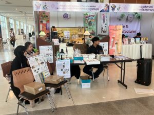 ศูนย์ประสานงาน อพ.สธ. มหาวิทยาลัยนครพนม เข้าร่วมการประชุมวิชาการและนิทรรศการสวนพฤกษศาสตร์โรงเรียนฯ ระดับภูมิภาค ครั้งที่ 9 line album 161069 261016 41